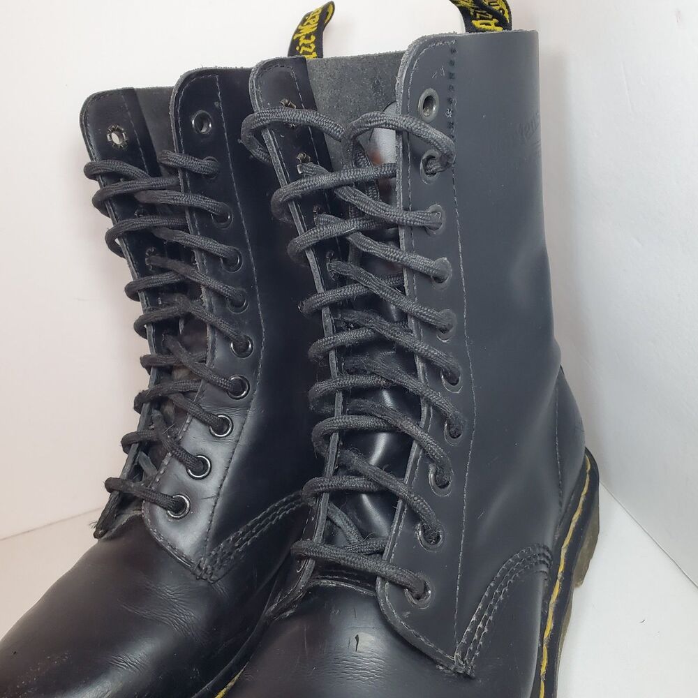 Dr. Doc Martens 1490 Smooth Leather 10 Eye Combat Grunge Boots Black Sz M6/W7